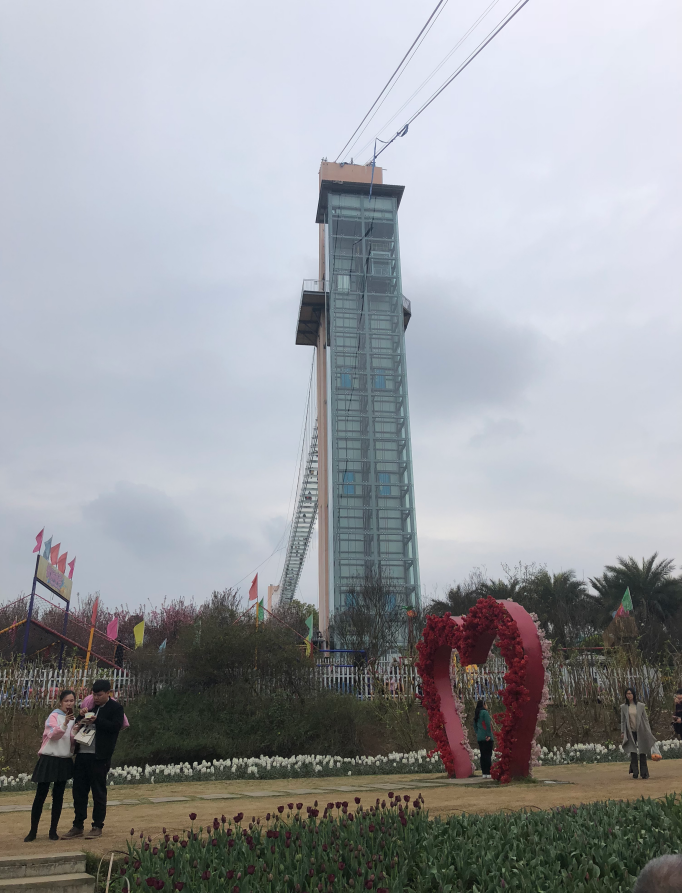 漫花庄园玻璃桥加装电梯